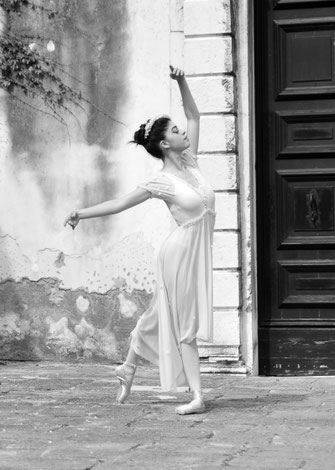Kunstdruck Fotografie Ballett Tänzerin in Venedig