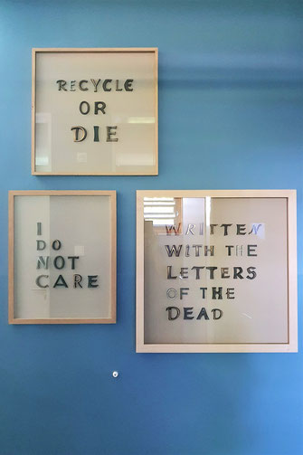 Recycle or die, I do not care, Written with the Letters of the dead, das sind Statements von Oliver Braig. Klimaveränderungen. Wer fühlt sich verantwortlich, wer ändert sich? Wer verlässt seine Konfortzone? Recycling, Wiederverwendung, Wiederverwertung vo