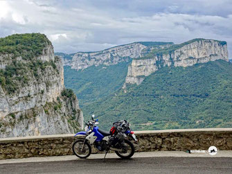 Mit dem Motorrad durch Frankreich, Vercors Gebirge, Suzuki DRZ 400S