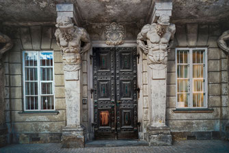 Prunkvoller Eingangsbereich eines Hauses in Warschau © Jutta M. Jenning