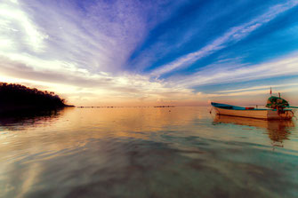 boot-bei-untergehender-sonne-thailand