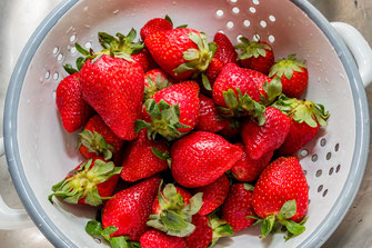 Erdbeeren im Abtropfsieb
