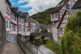 Blick über die Brücke zur Jesus Statue in Monreal© Jutta M. Jenning ♦ mjpics.de