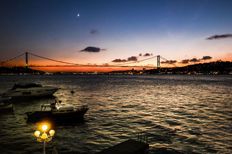 Sonnenuntergang-über-der-Bosporusbrücke
