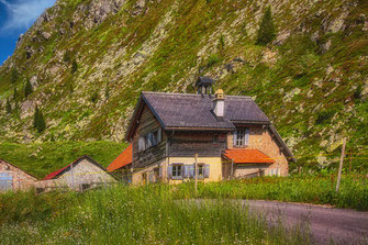 Bauernhaus an den Serpentinen in Tirol