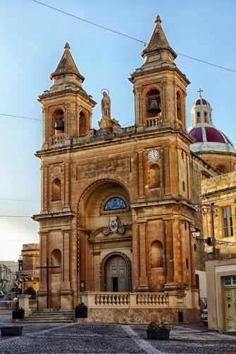 Lady of Pompei Kirche in Marsaxlokk Malta hochkant