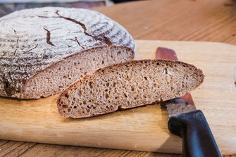 Roggen - Sauerteigbrot angeschnitten