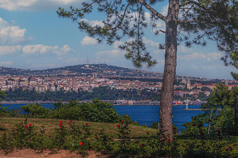 Blick über den Bosporus vom Topkapi Palast in Istanbul