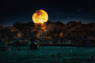 Vollmond über Marsaxlokk -Malta