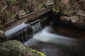 Am Wehr-kleiner Wasserfall ♦  © Jutta M. Jenning ♦ mjpics.de