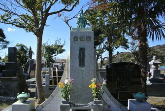 日本郵便の父 前島 蜜翁の墓