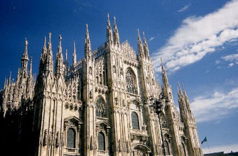 ミラノ大聖堂、威容を誇っています