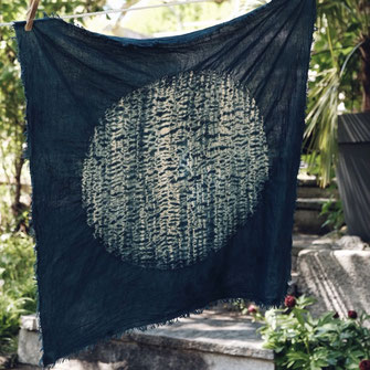 Natürliches Indigo Pulver zum färben von Textilien in der Shibori Technik
