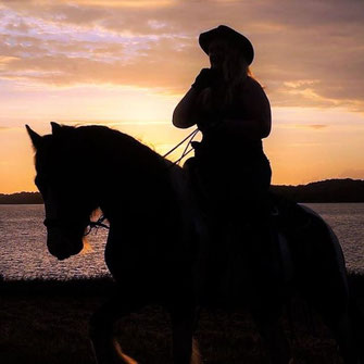 Habe ich zu viele Pferdesachen? - Eine kleine Selbstreflektion - julias