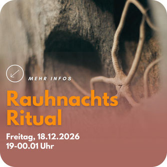 „Plakat ‚Schamanische Stille‘ mit Nahaufnahme von grauer Holzstruktur und Wurzelgeflecht. Veranstaltung mit Conny und Cüneyt am 19.12.2025 von 19 bis 00.01 Uhr