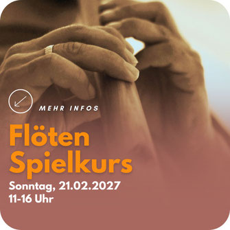 Plakat ‚Flöten Spielkurs‘ mit Nahaufnahme von Händen, die eine Holzflöte spielen, Workshop am 21.020.2027