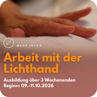 Plakat ‚Chelation‘ mit Fotografie einer Hand, die auf einem Körper aufliegt in einem schönen warmen Raum. Mit Sabine und Ulli. Ausbildungsbeginn 09.-11.10.2026