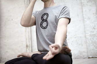 Der Weg der Ashtanga Yoga Philosophie wird als achtgliedriger Pfad bezeichnet.
