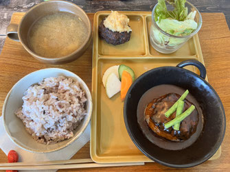 坂本塗装　赤い屋根のカフェ　ランチ　レストラン　稲沢市