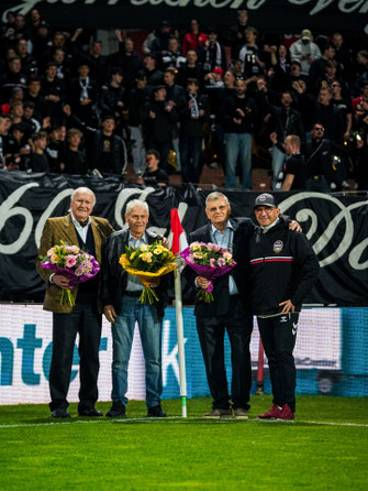 Verdiente Spieler der Doublesiegermannschaft wurden vom Verein geehrt - Foto Admira Wacker