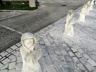 Parvis de l'église de Saint Savinien sur Charente