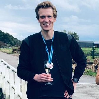 Dankzij online hardloopbegeleiding op maat onder 3 uur op de marathon gelopen. Online hardloopcaching. Personal running coach.