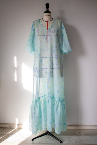 Robe Yves Saint-Laurent Lingerie vintage, en voile, motifif floral, robe fluide et légère.