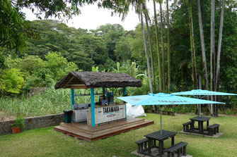 Cocktailstand in der Takamaka-Rumdestille