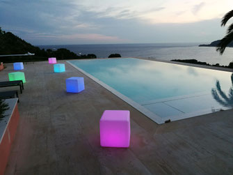 a louer cube lumineux led soirée piscine