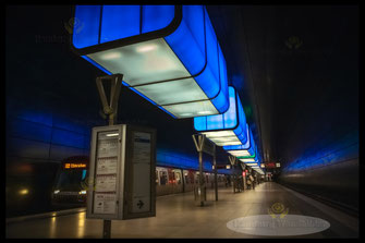 einfahrende-u-bahn-im-bahnhof-hafencity-universitaet-hamburg-wandbilder-2668