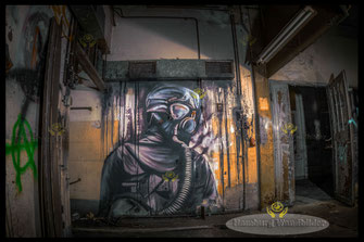 mann-mit-gasmaske-graffiti-in-lost-places-hamburg-wandbilder-2075