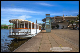 alsterdampfer-am-cafe-alex-am-jungfernstieg-hamburg-wandbilder-2633