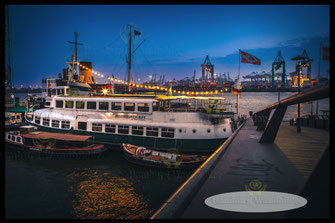 das-restaurantschiff-im-museumshafen-bei-nacht-hamburg-wandbilder-1909