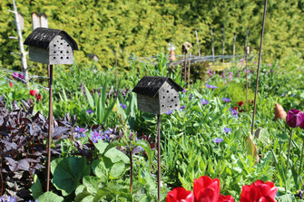 Insektenhotel im Garten - LBV-Bildarchiv Foto: Peter Bria