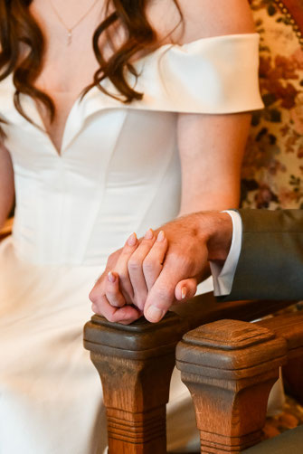  Zweisamkeit Standesamt Hochzeitsfotograf Berlin im Standesamt Charlottenburg Wilmersdorf Hochzeit im Herbst www.studio-tow-7.de