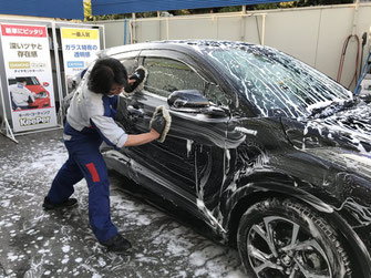 純水手洗い洗車の様子です