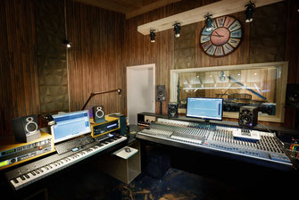 Regieraum des Tonstudios von Key West Music mit Mischpult