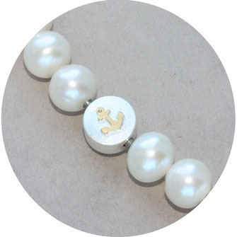 Bild: barocke Perlenkette mit sehr großen Perlen,weiß bis creme