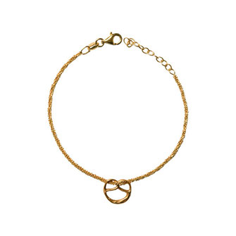  goldiges Brezelarmband Schmuckstück aus Stuttgart, inspiriert von schwäbischer Tradition und perfekt als Geschenk. Gefertigt aus 925 Silber und gelbgold vergoldet.