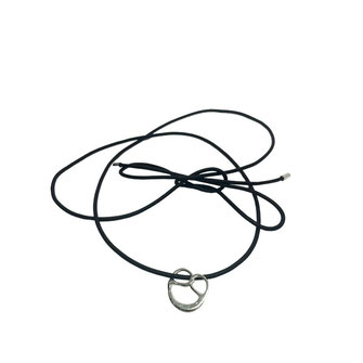 Choker Lederbad Halskette mit süddeutschem-Statement einer silber Brezel als Anhänger ein echtes Stuttgart Souvenirs in Stuttgart gefertigt