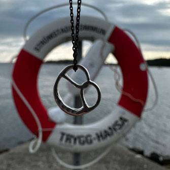 Unsere Stuttgarter Brezelkette in Strömstad am Hafen in Schweden  Hashtag #brezelgoesworldwide. Schmuck Brezeln für die weite Welt Deine Erinnerung an´s Ländle, Baden Württemberg