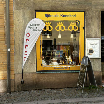 wir fertigen echte Stuttgarter Brezel Schmuckstücke und lieben natürlich Bäcker Läden wie diesen Bäcker Laden in Schweden