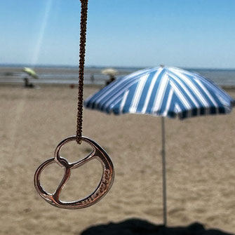 Brezelkette in Italien unterm Sonnenschirm