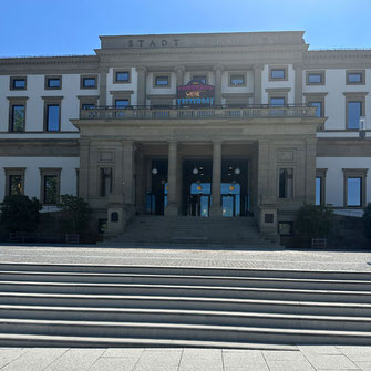 Brezel Schmuck ein schwäbisches Statment im Museums Shop vom StadtPalais - Museum für Stuttgart zu kaufen