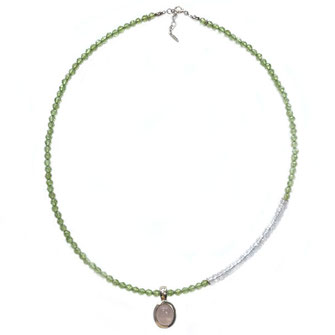 handgefertigte echtes modernes Stein Collier, Edelsteinkette, Kette aus Peridot-& Rosenquarzstein mit ovalem Rosenquarzanhänger. Schmuck aus Stuttgart