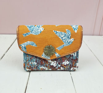 petit porte-monnaie femme, 3 compartiments, tissu bleu pétrole avec fleurs sauvages et  coton orange avec oiseau, fabrication artisanale, porte-cartes 3 compartiments