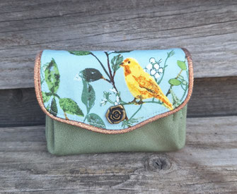 petit porte-monnaie accordéon pour femme en faux cuir vert amande et tissu vert clair avec des oiseaux, porte-cartes, cadeau femme original et pratique