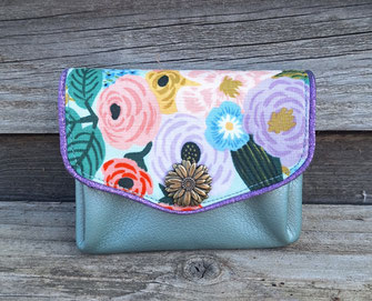 petit porte-monnaie accordéon pour femme en faux cuir vert d'eau, tissu bleu clair avec des fleurs colorés, porte-monnaie à soufflet porte-carte