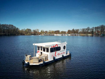 Hausboot Investment mit einem Rollyboot