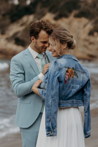 Handgemalte Details auf personalisierter JeansJacke
